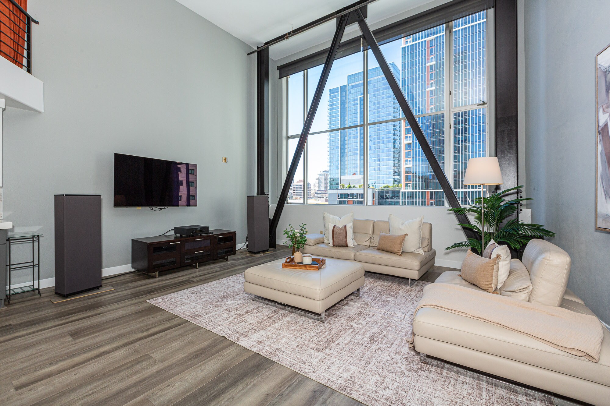 Building Photo - 346 1st St