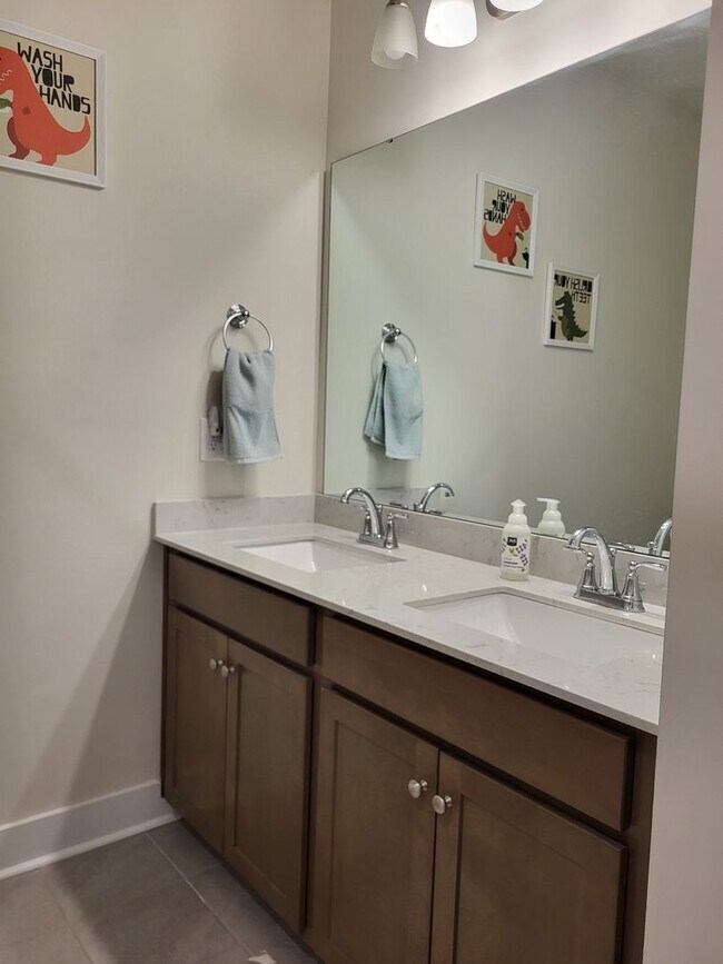 Building Photo - Spacious 3 bedroom in Mayes Hall Community