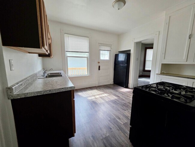 Building Photo - 1801 N Wisconsin St