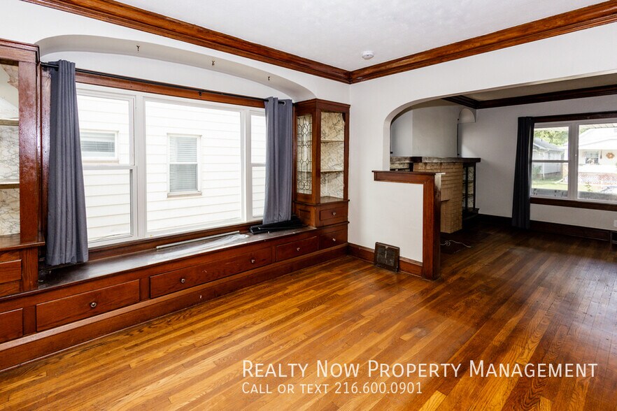 Building Photo - 3765 W 134th St