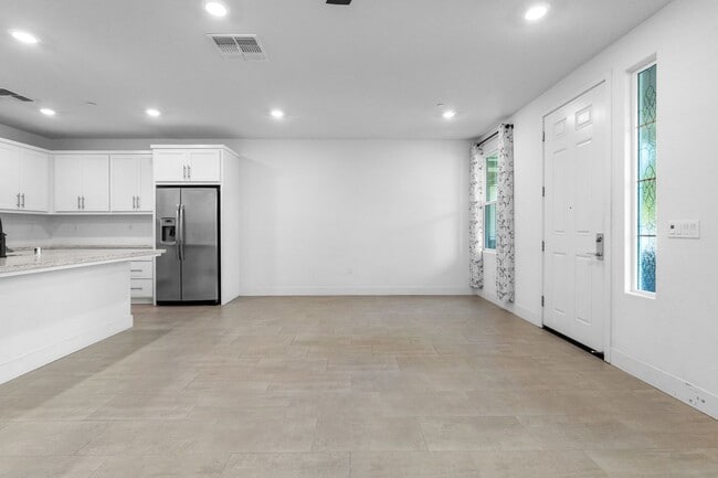 Building Photo - Modern 3 Bedroom 2 Bath Downtown Livermore