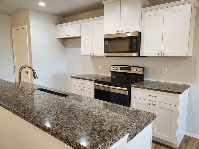 Building Photo - PRE-LEASE! Great 3/2/2 Located in Frenship ISD