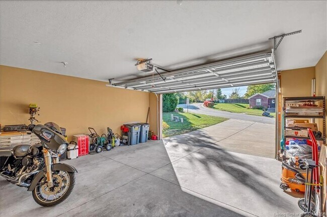 Building Photo - 8123 Autumn Dr