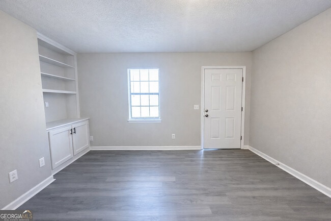 Building Photo - 271 E Wright St