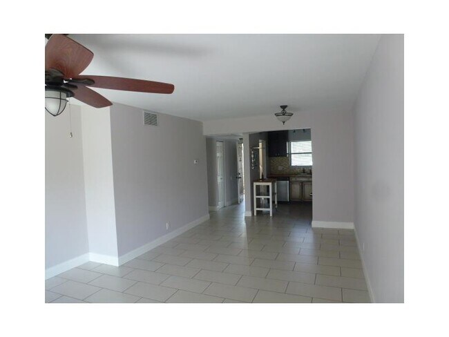 Building Photo - 21895 Lake Forest Cir