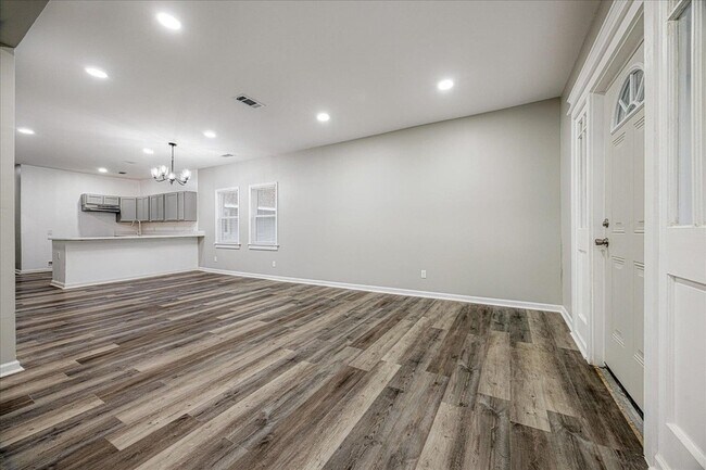 Building Photo - 3587 Cowden Ave