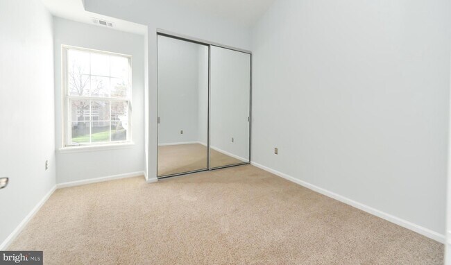 Building Photo - 2810 Yarling Ct