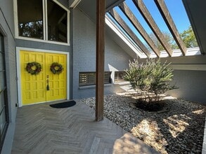 Building Photo - Beautiful Home with Beautiful Views