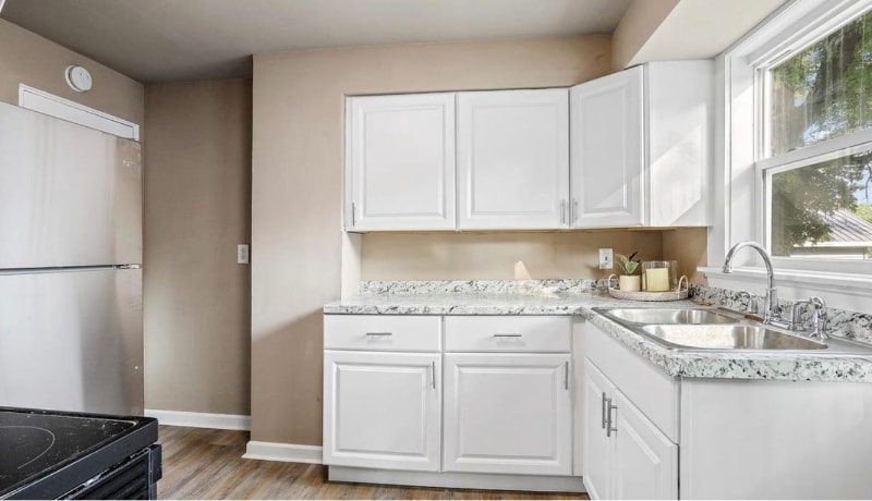 Building Photo - 599 Morris Ave