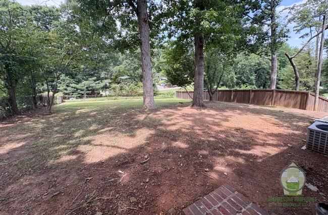 Building Photo - 203 Daisy Dr