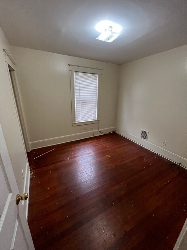 Building Photo - 137 Washington St