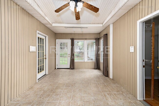 Building Photo - Daphne 3BR/2BA + Bonus Den – Spacious, Stylish & Full of Charm!