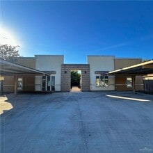 Building Photo - 5 Garden Ridge Dr