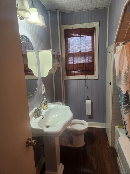 Building Photo - 1120 E Jackson St