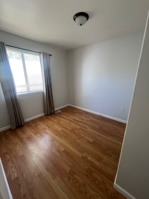 Building Photo - 1020 Stony Glen Ln