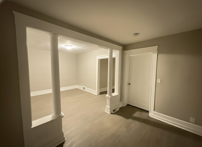 Building Photo - 1155 W 9th St