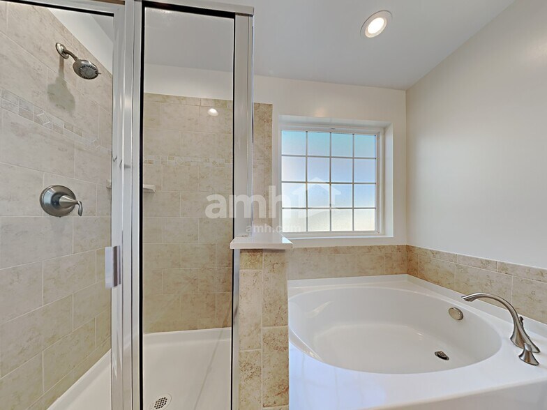 Building Photo - 656 Silver Moss Dr
