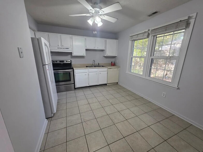 Building Photo - 1619 Forest Dr