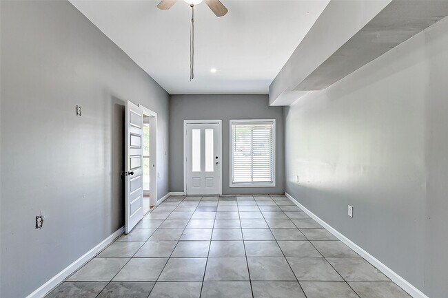 Primary Photo - 6223 Lavender St