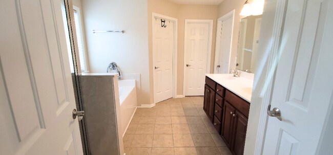 Building Photo - 2 Dansford Ln