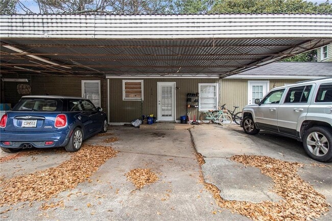 Building Photo - 3043 Wells St