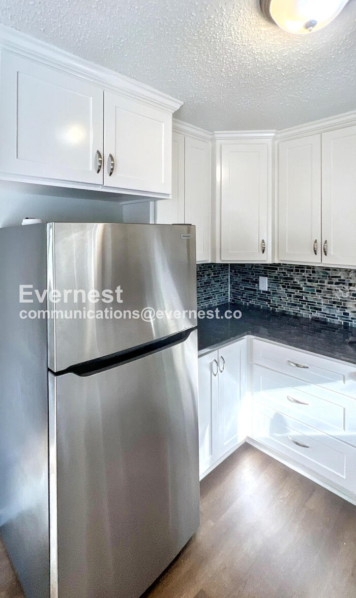 Building Photo - 1303 Michele Dr