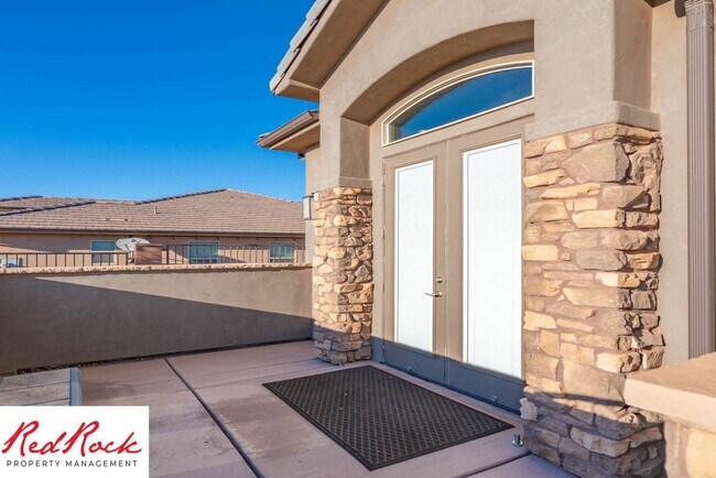 Building Photo - Stunning 2 Bedroom Fully Furnished Home. Community Pool & Mini Golf!