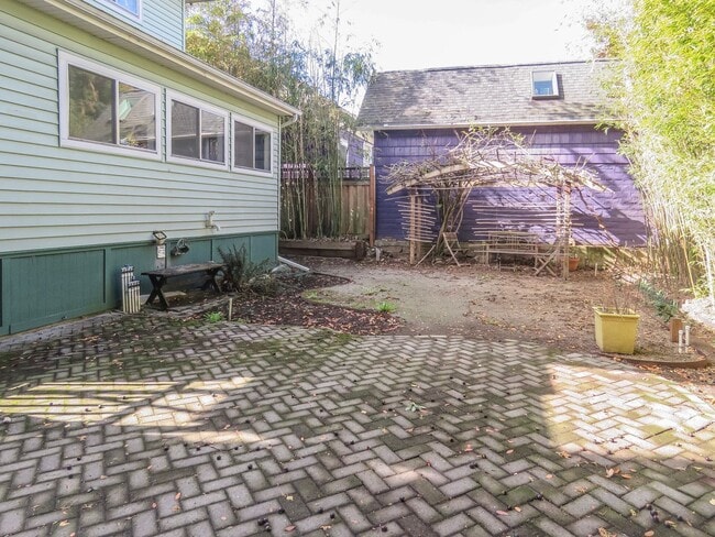 Building Photo - *** 4 Bedroom Sellwood Home ***