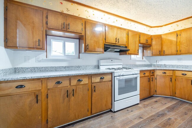 Building Photo - Charming Cape Cod Home in North Linden — 3...