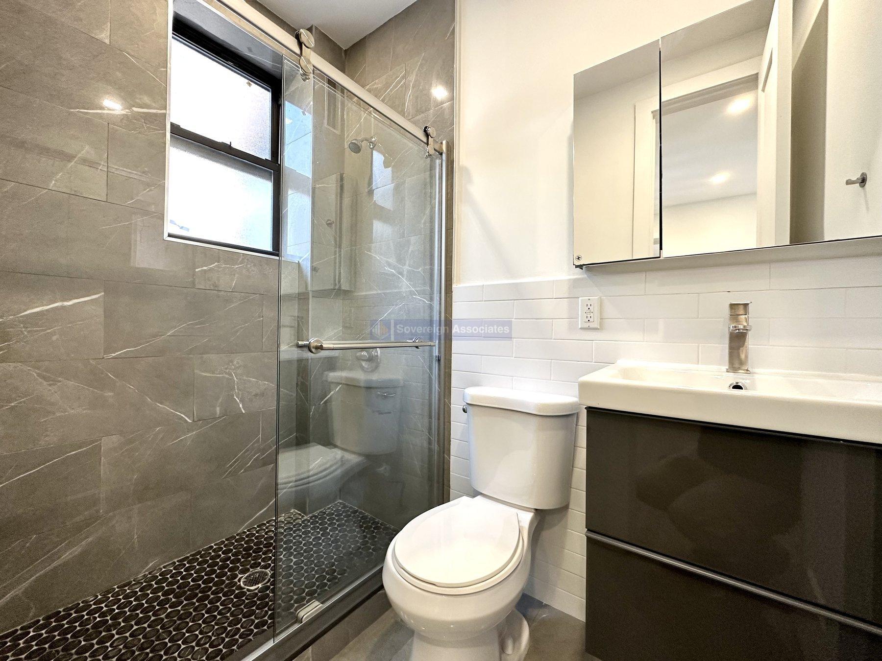 Building Photo - 45 Tiemann Pl