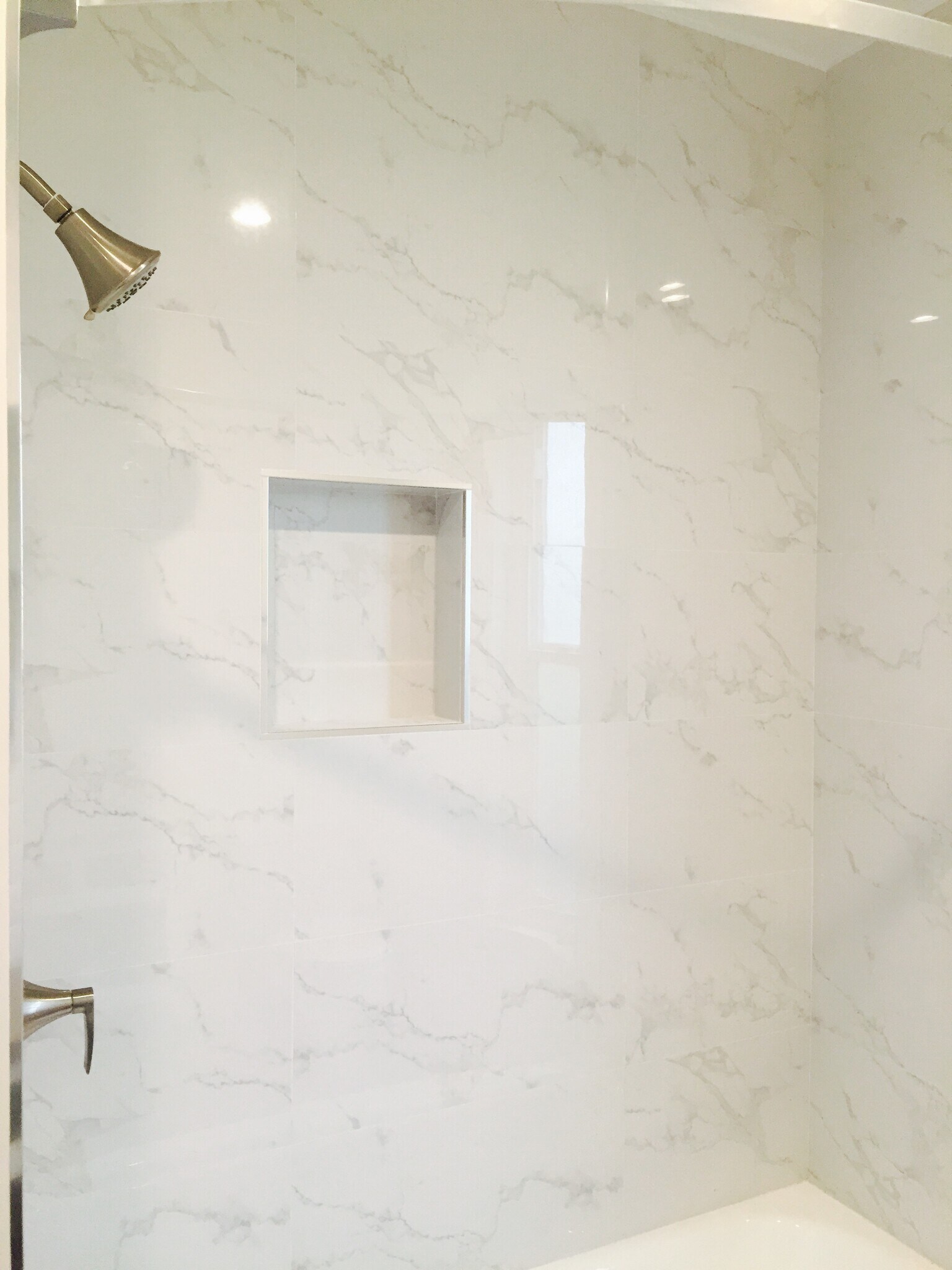 tiled bath walls and fixtures - 1214 Rutland Rd