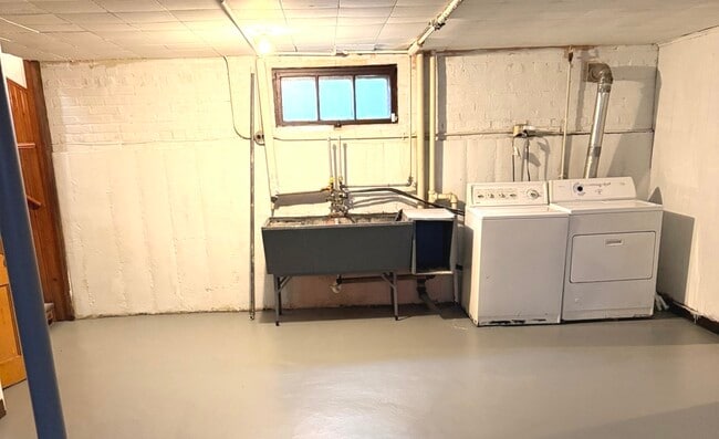 Building Photo - 11706 S Artesian Ave