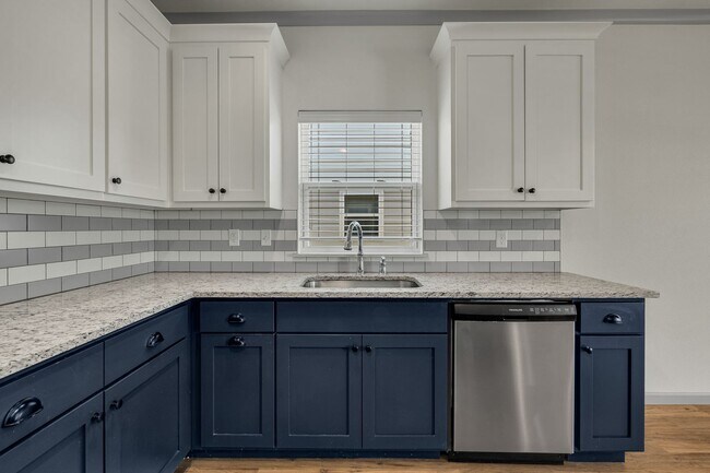 Building Photo - P.57 Kode Properties LLC 3507 - 3509