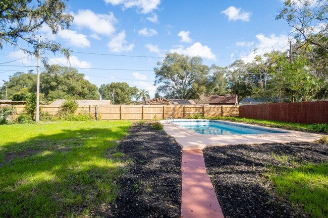 Building Photo - Updated 3/2 Pool Home in Apopka (Mt. Plymo...