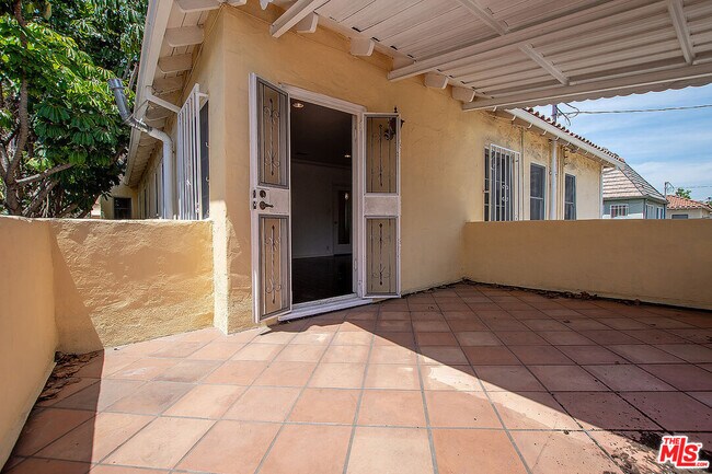 Building Photo - 244 S Mansfield Ave