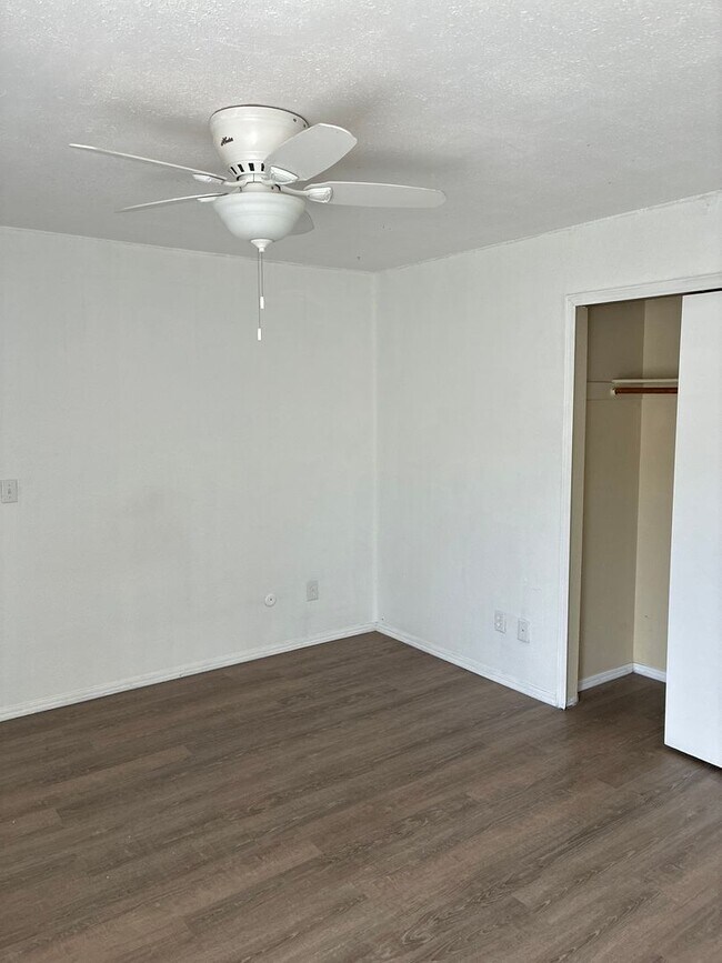 Building Photo - Adorable 3 bedroom home nestled in the ne Heights