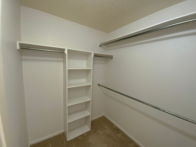 Building Photo - 3 Bedroom Single Story Home Available Near...