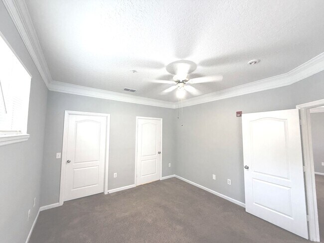 Building Photo - 8848 Villa View Cir