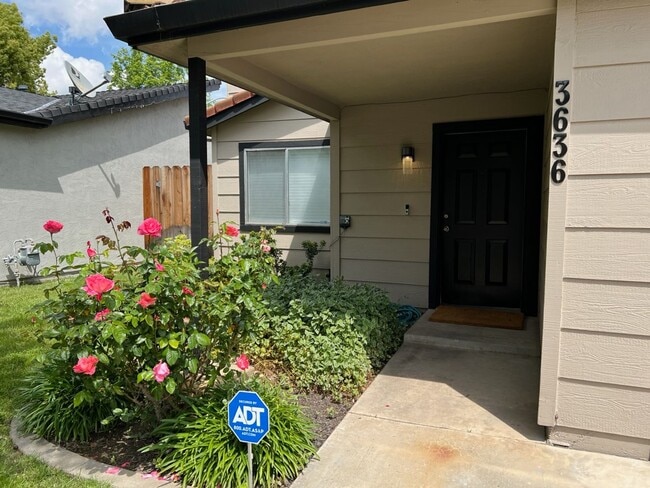 Building Photo - Two bedroom patio home located in NW Modesto!