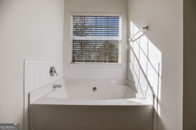 Building Photo - 6968 Foxmoor Way