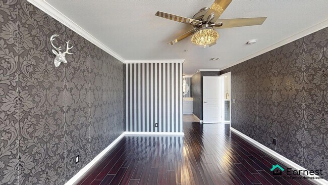 Building Photo - Spacious and Unique Ground-Floor 2BD/2BA U...