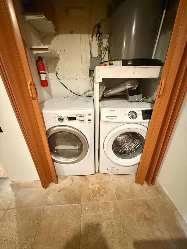 Building Photo - 3 N Christopher Columbus Blvd