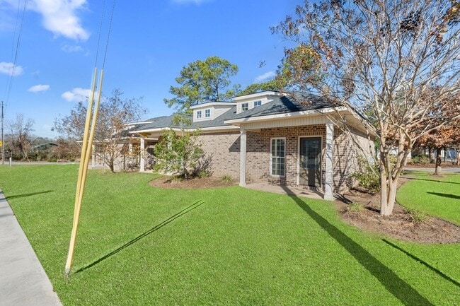 Building Photo - 27 W Grady St