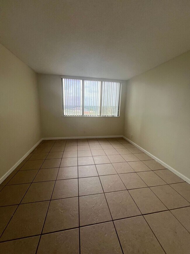 Building Photo - 4715