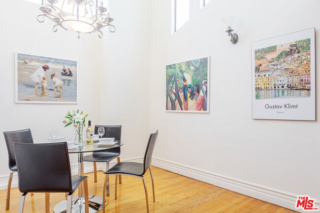 Building Photo - 110 N Barrington Ave