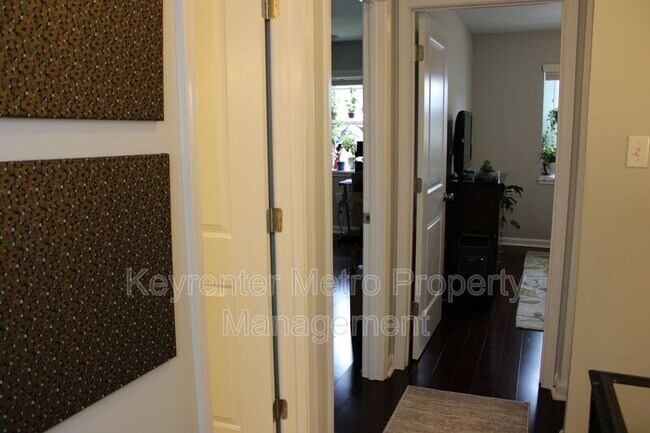 Building Photo - 708 Kaplan Ct