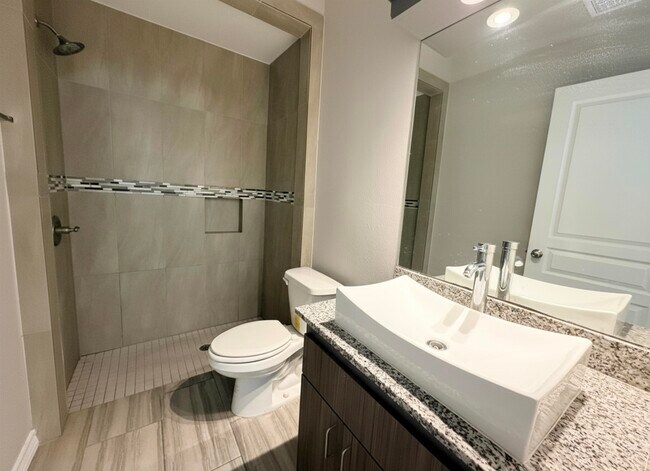 Building Photo - 5601 Cuenca Dr