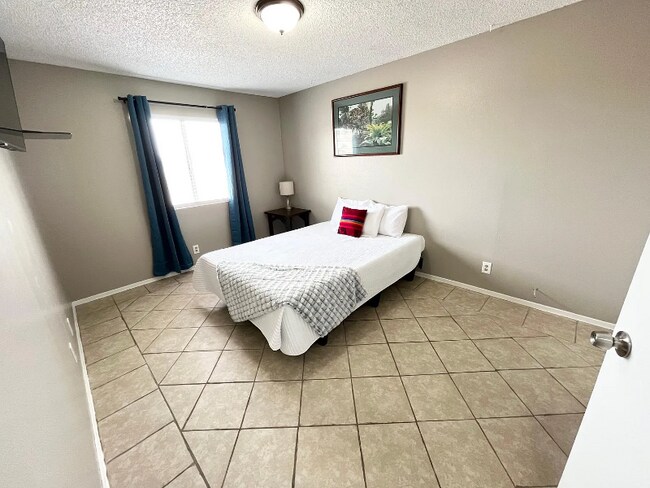 Building Photo - 429 Longtree Ave