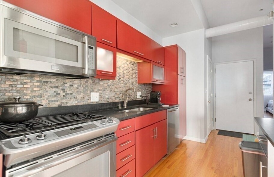 Primary Photo - 149 Webster St