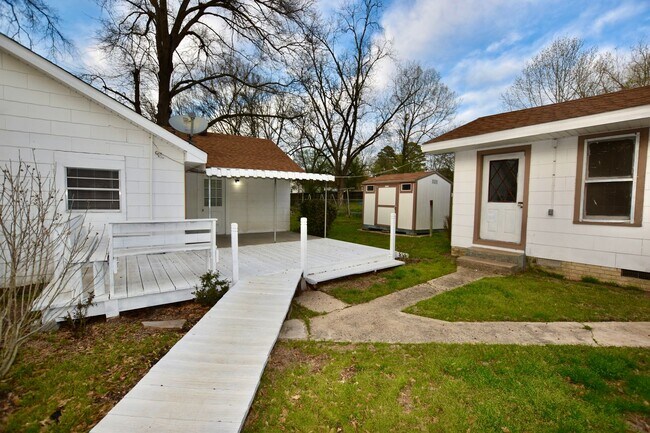 Building Photo - 1623 Texas St